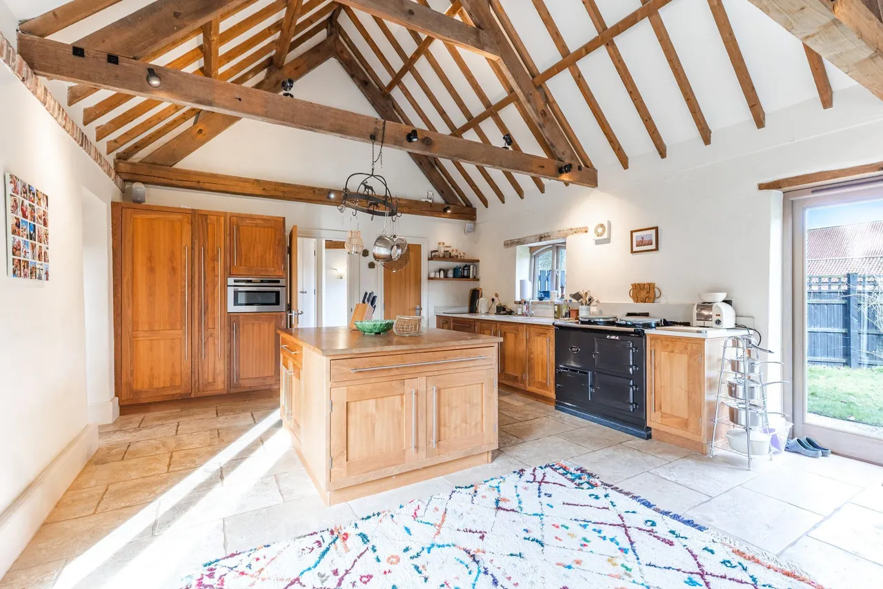 Beautiful Single Storey Barn Conversi, photo 4