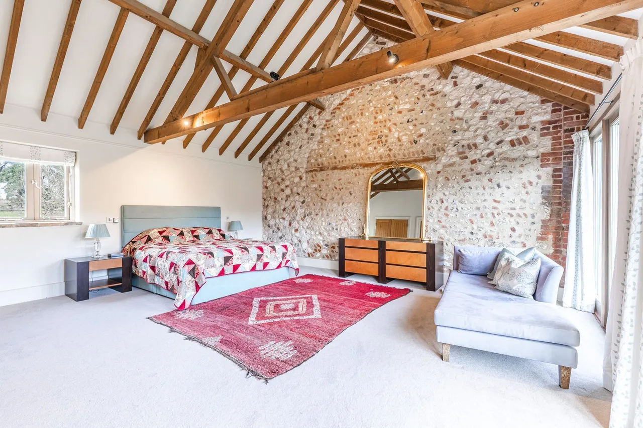 Beautiful Single Storey Barn Conversi, photo 6