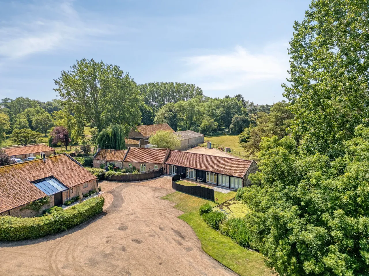 Beautiful Single Storey Barn Conversi, photo 17