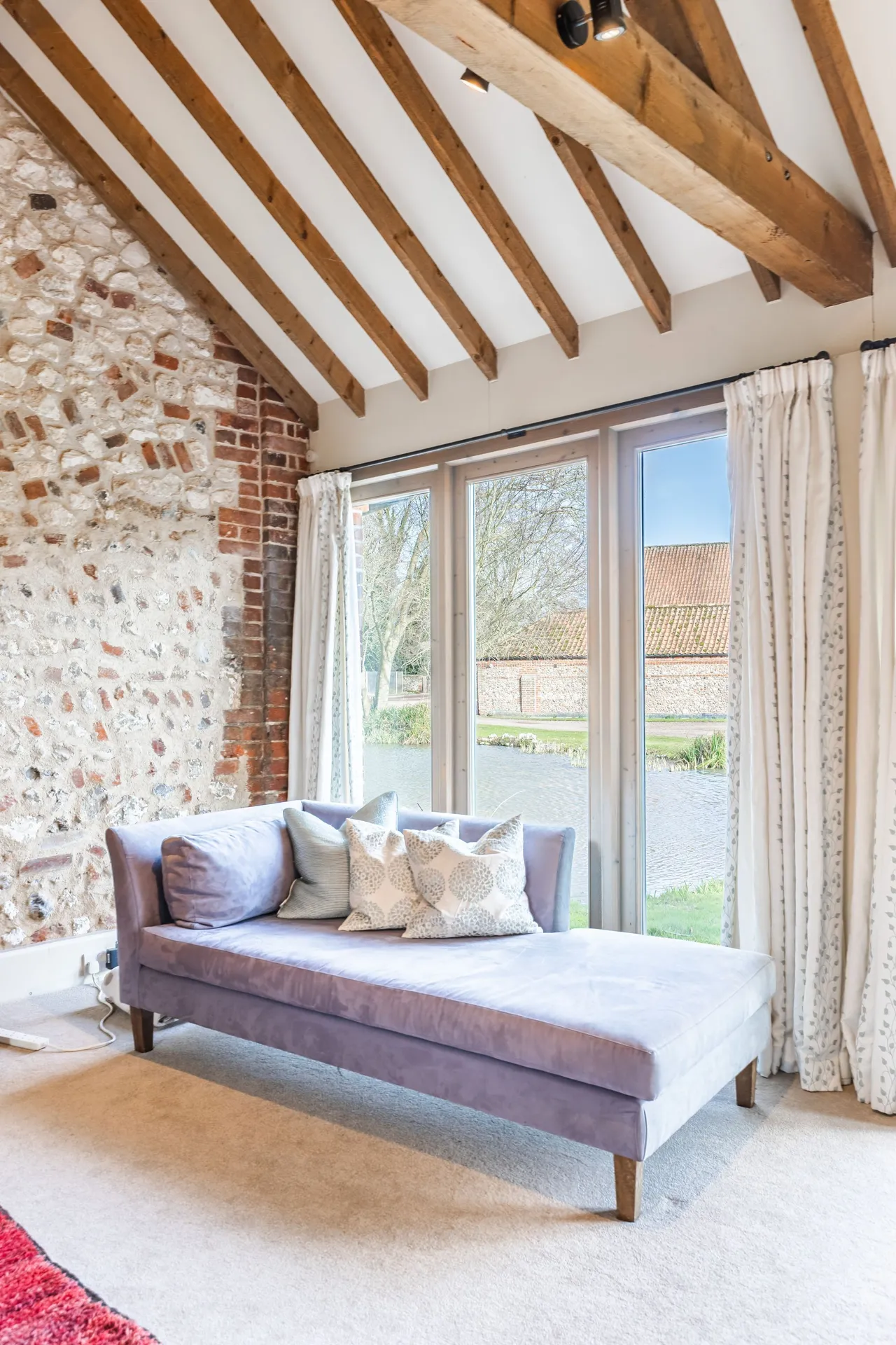 Beautiful Single Storey Barn Conversi, photo 11