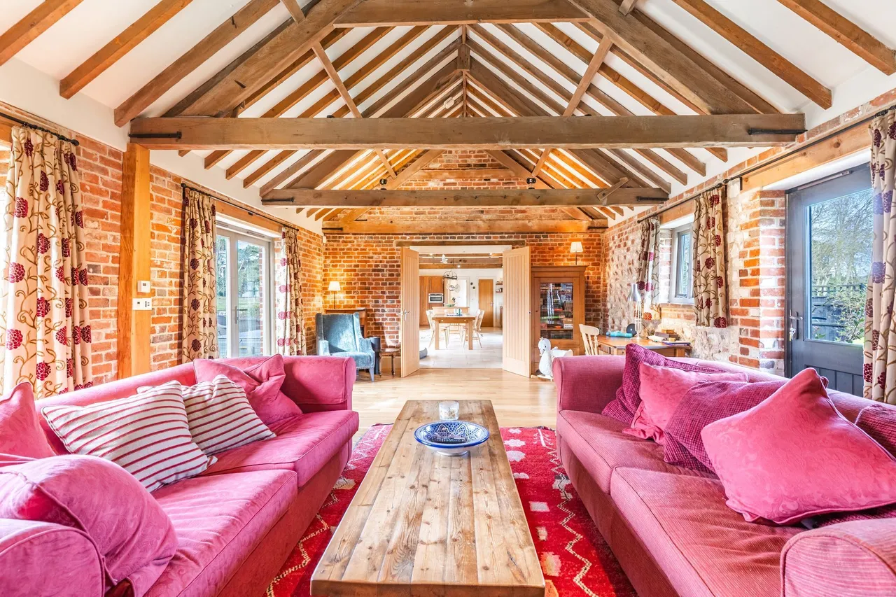 Beautiful Single Storey Barn Conversi, photo 8