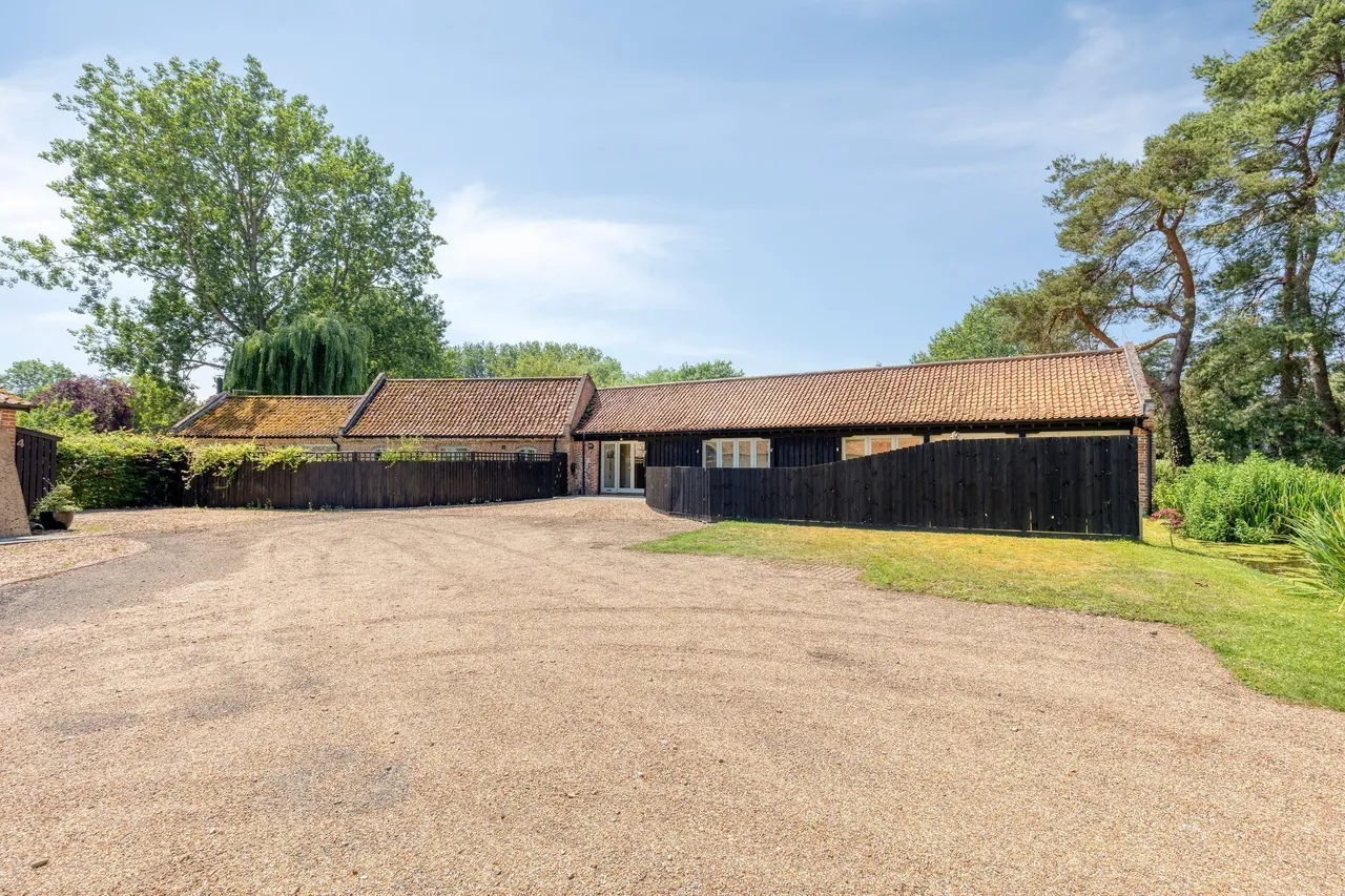 Beautiful Single Storey Barn Conversi, photo 16