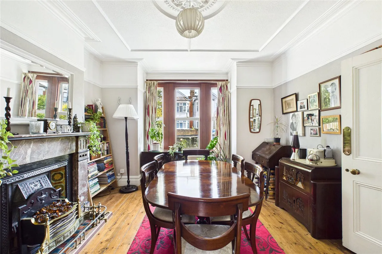 Salford Road, London, SW2, photo 4