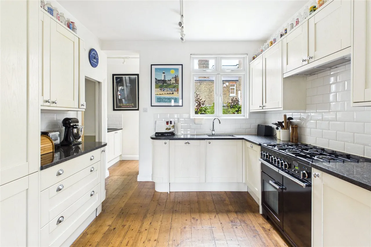 Salford Road, London, SW2, photo 6