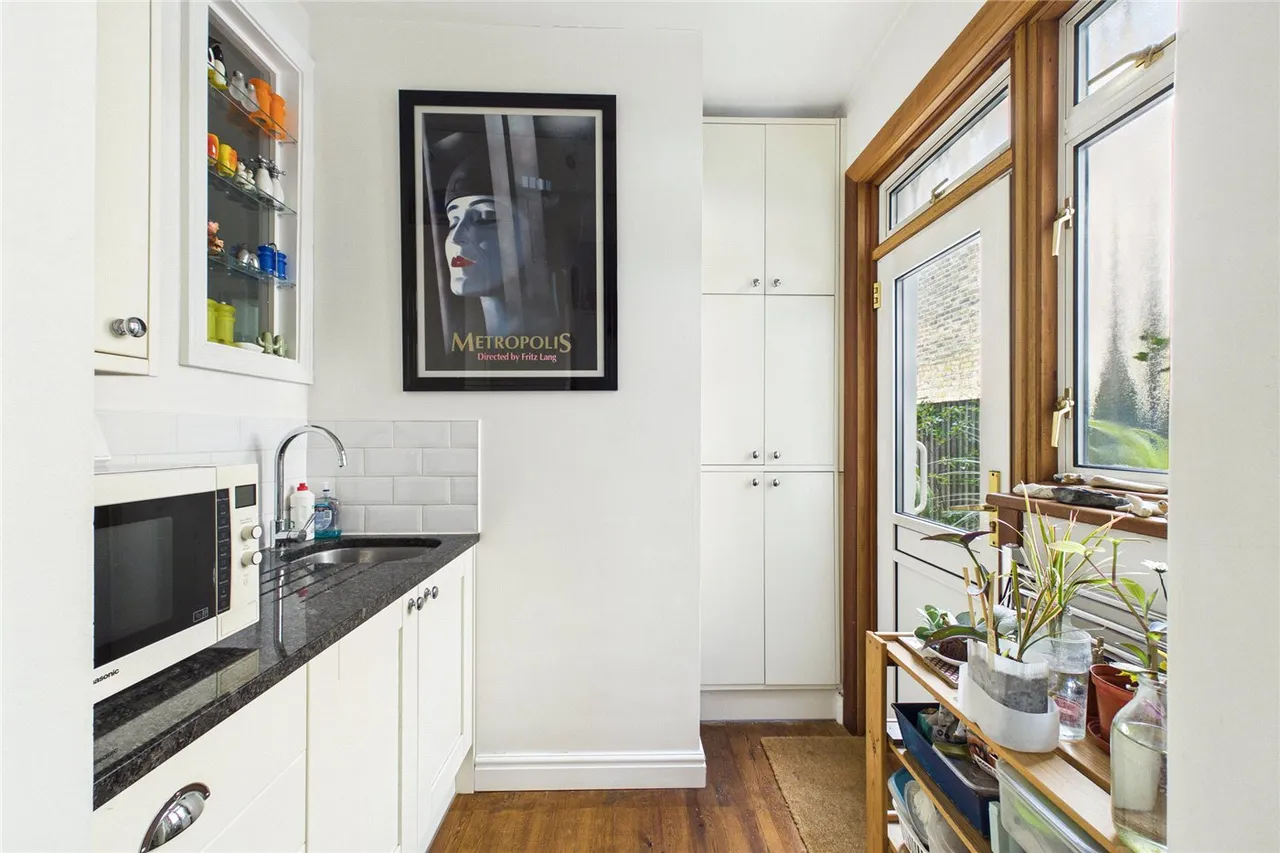 Salford Road, London, SW2, photo 8