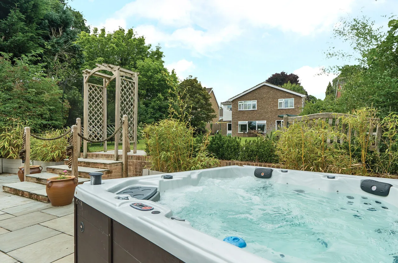 Chestnut Close, Liphook, GU30, photo 9