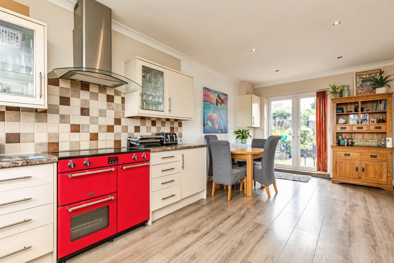 Chantry Avenue, Bexhill-On-Sea, photo 5