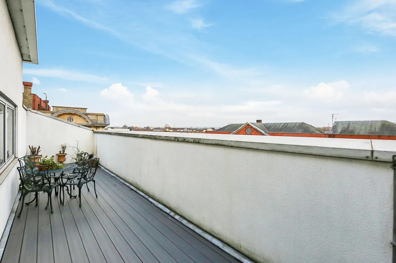 21 Lauriston Apartments, Ambleside Close, London, photo 6