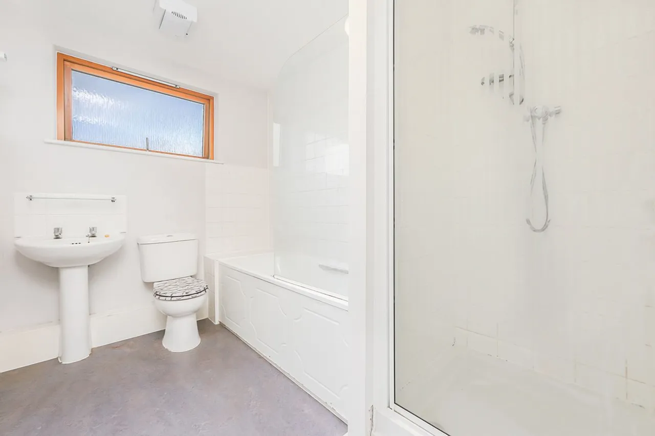 21 Lauriston Apartments, Ambleside Close, London, photo 7