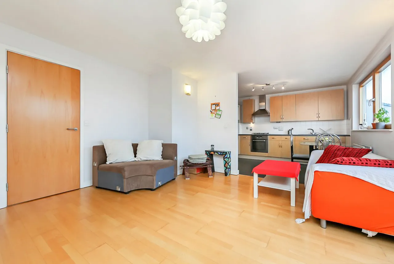 21 Lauriston Apartments, Ambleside Close, London, photo 8