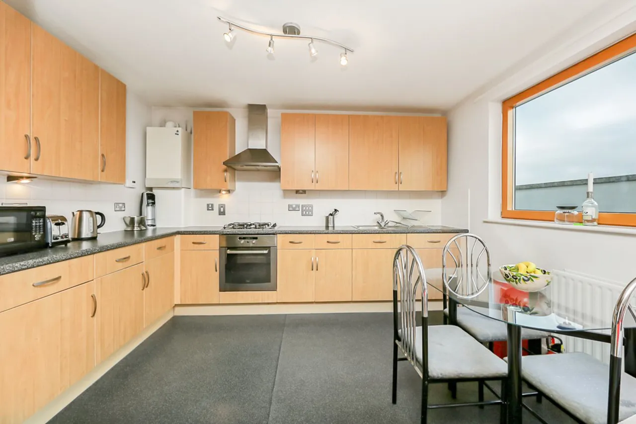 21 Lauriston Apartments, Ambleside Close, London, photo 3