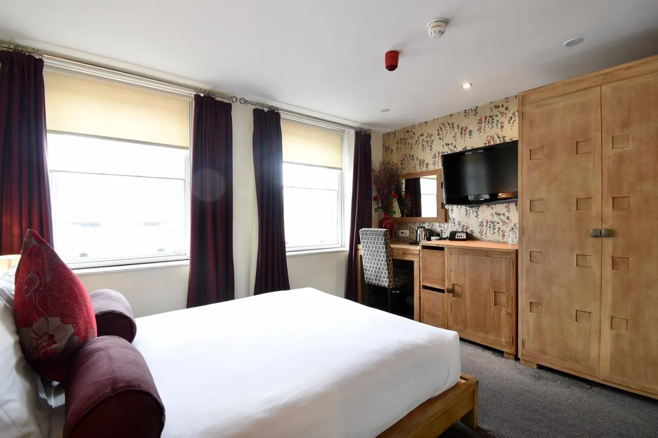 1 bed property to rent, Fore Street, Hertford, SG14