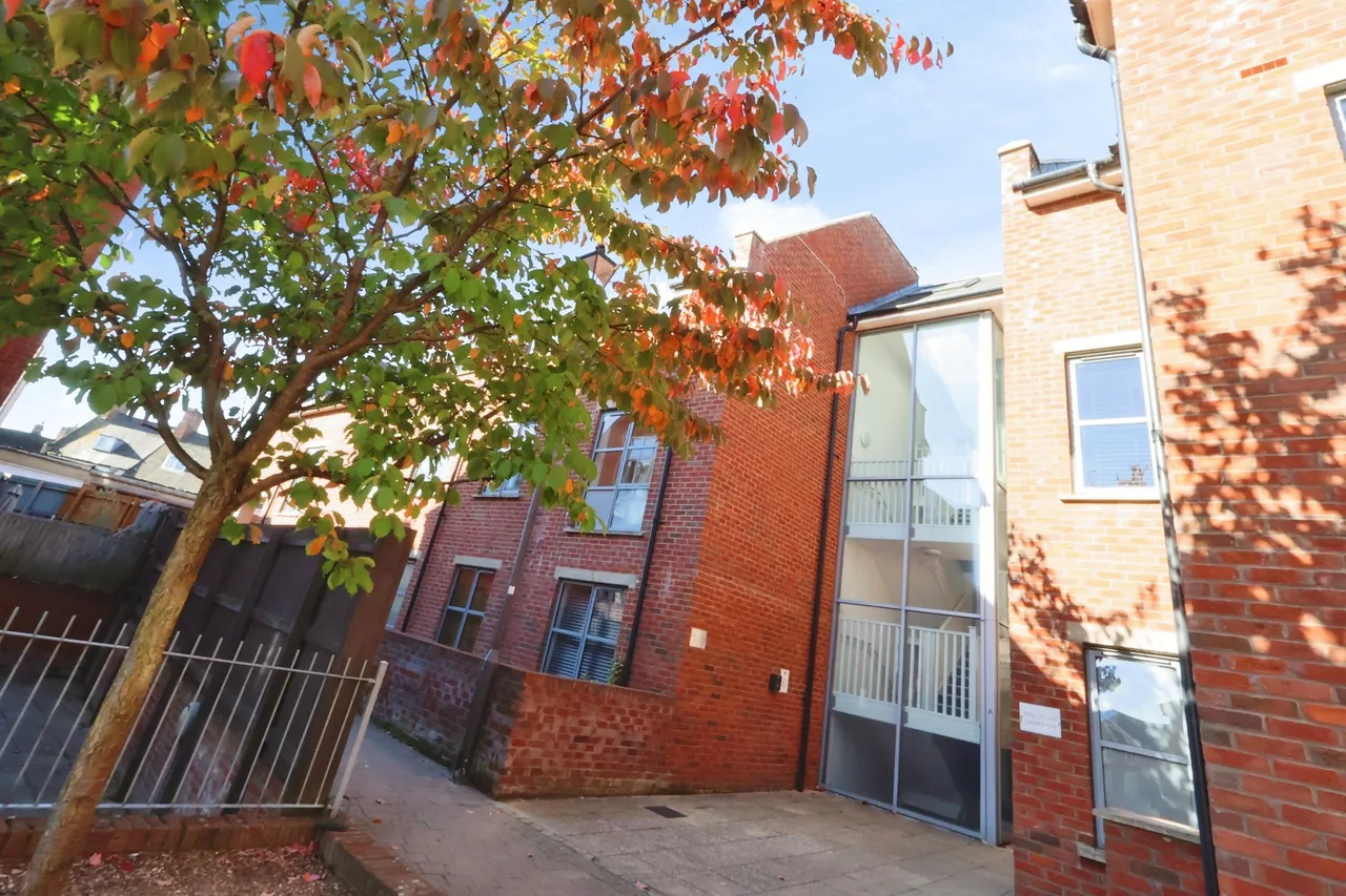 2 bed flat for sale — Coopers Yard, Hitchin