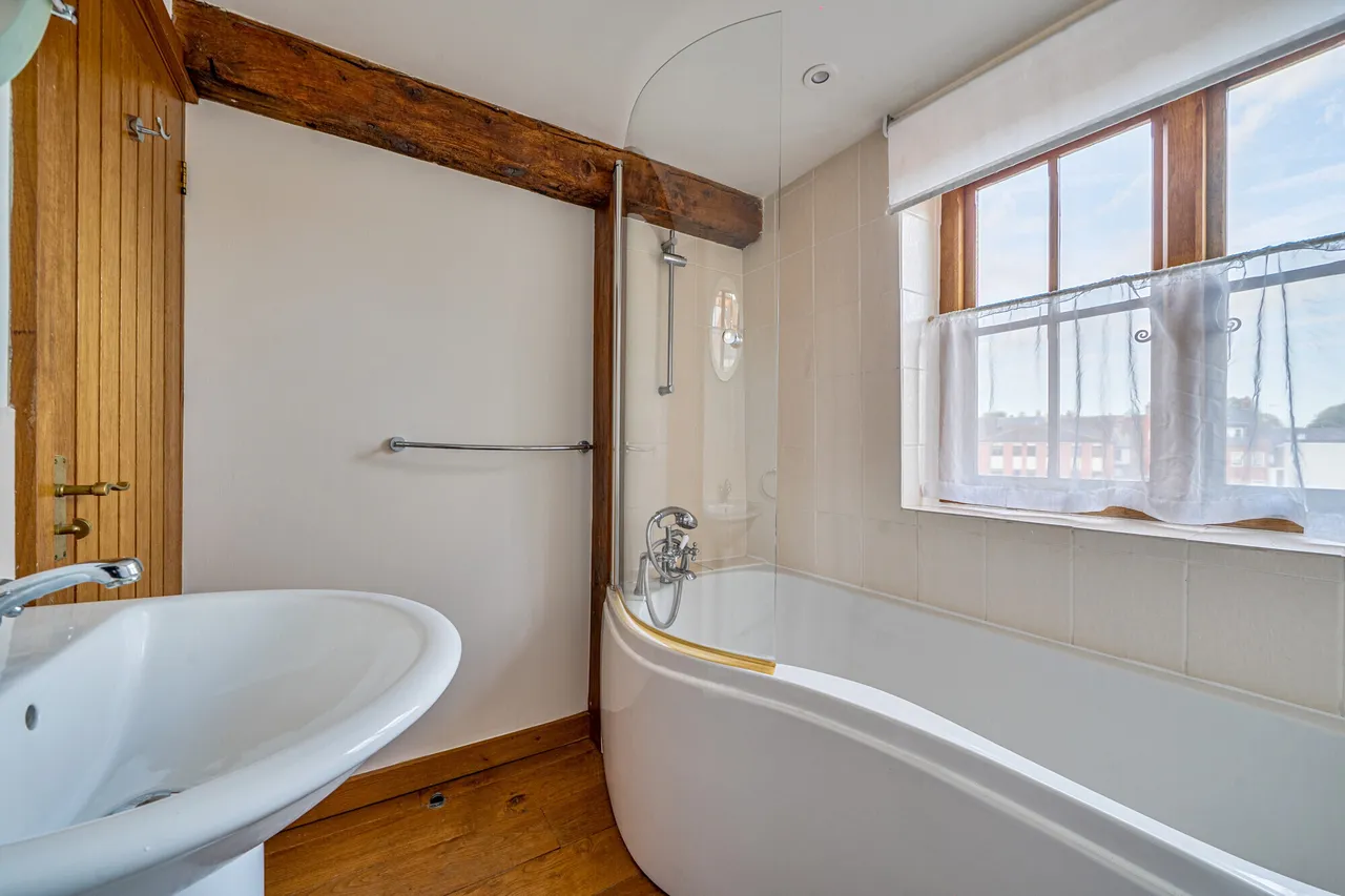 High Street, Marlborough, SN8, photo 8
