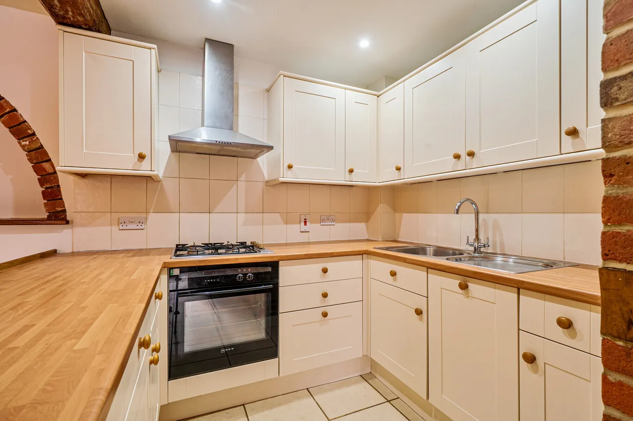High Street, Marlborough, SN8, photo 4