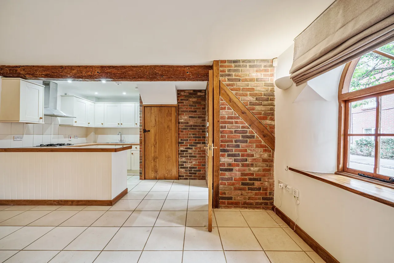 High Street, Marlborough, SN8, photo 6