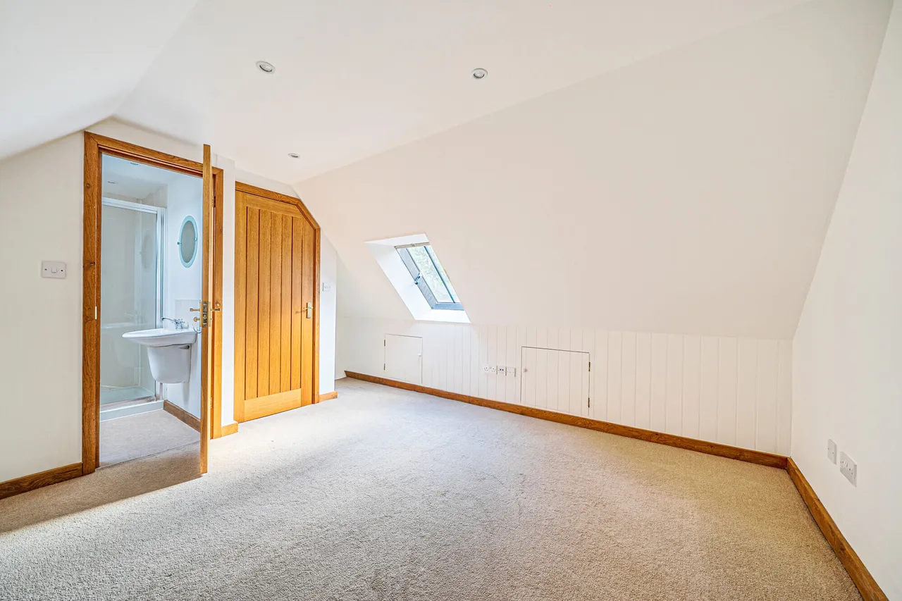 High Street, Marlborough, SN8, photo 7