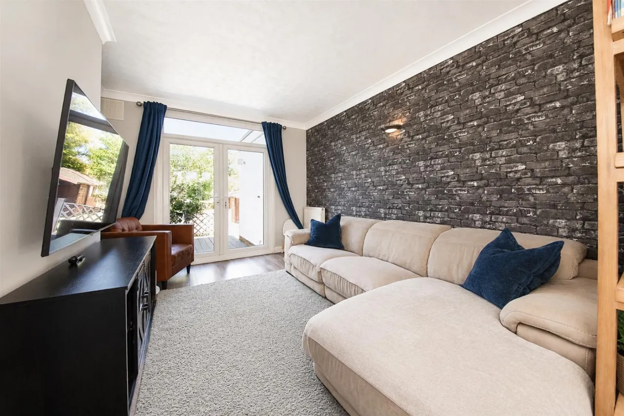 Orchard Way, Aldershot, photo 3