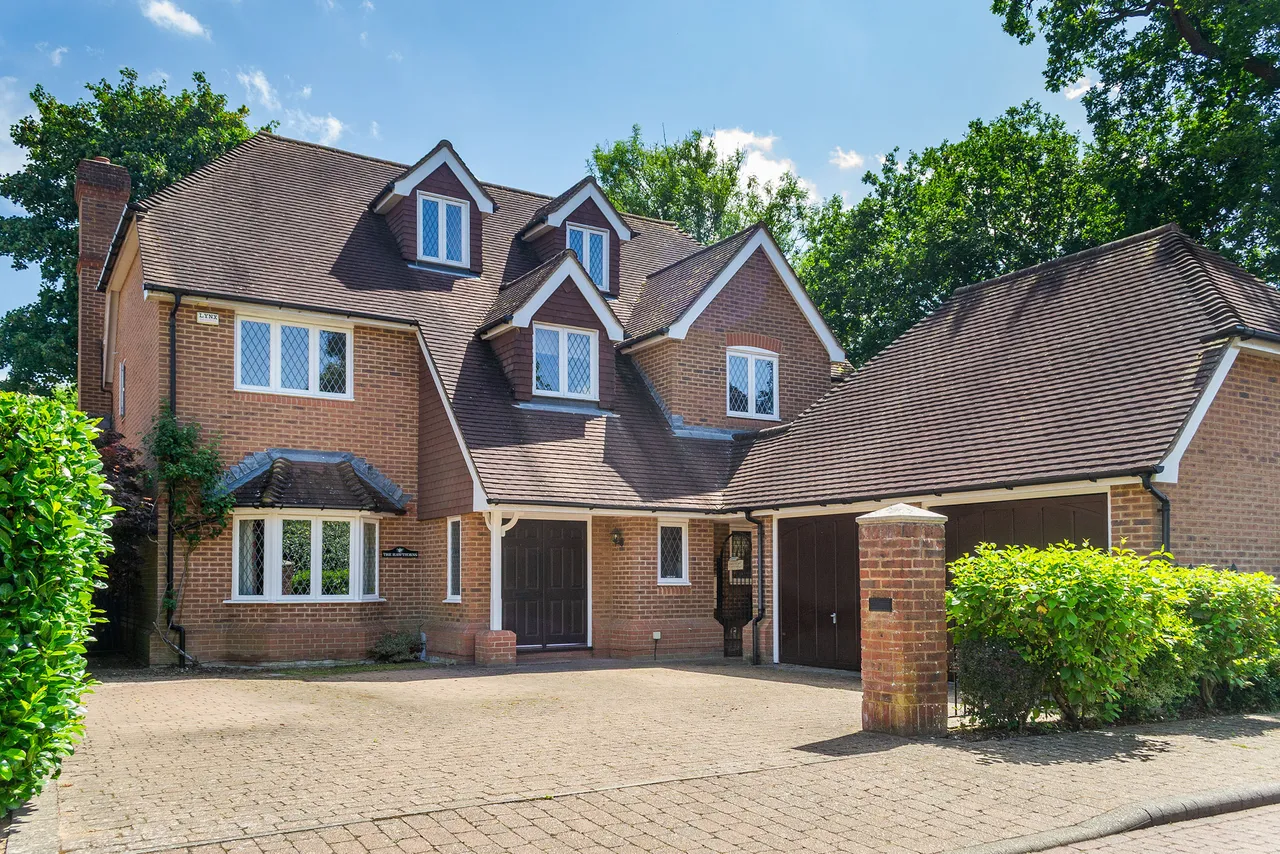 6 bed house for sale — Miller Place, Gerrards Cross, SL9