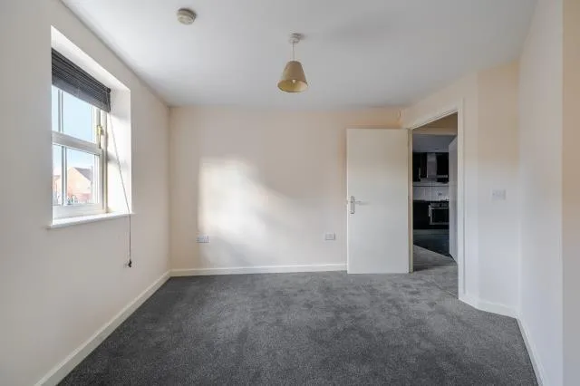 Nymet Court, Aylesbury, HP19, photo 14