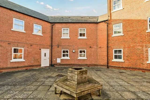 Nymet Court, Aylesbury, HP19, photo 20