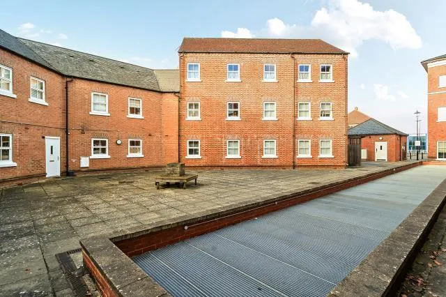 Nymet Court, Aylesbury, HP19, photo 19