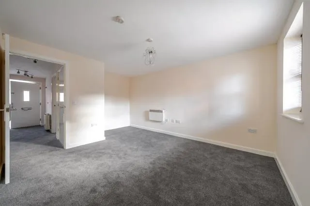 Nymet Court, Aylesbury, HP19, photo 9