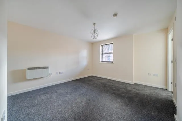 Nymet Court, Aylesbury, HP19, photo 12