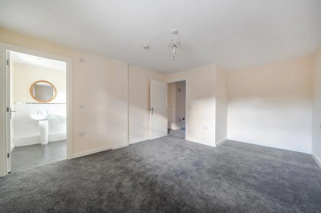 Nymet Court, Aylesbury, HP19, photo 8