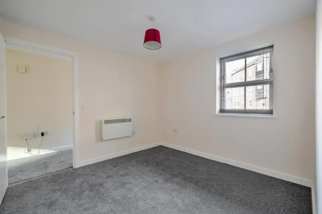 Nymet Court, Aylesbury, HP19, photo 11