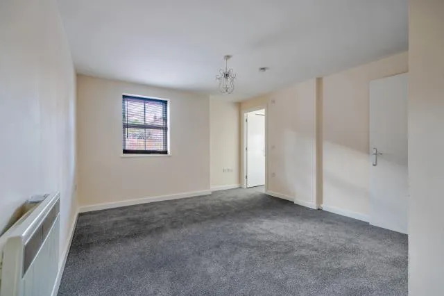 Nymet Court, Aylesbury, HP19, photo 10