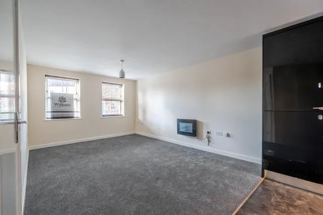 Nymet Court, Aylesbury, HP19, photo 6