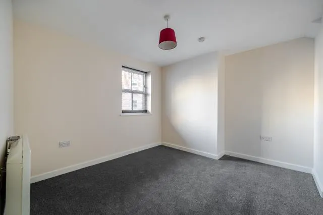 Nymet Court, Aylesbury, HP19, photo 13
