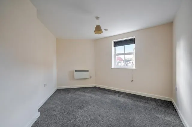 Nymet Court, Aylesbury, HP19, photo 15