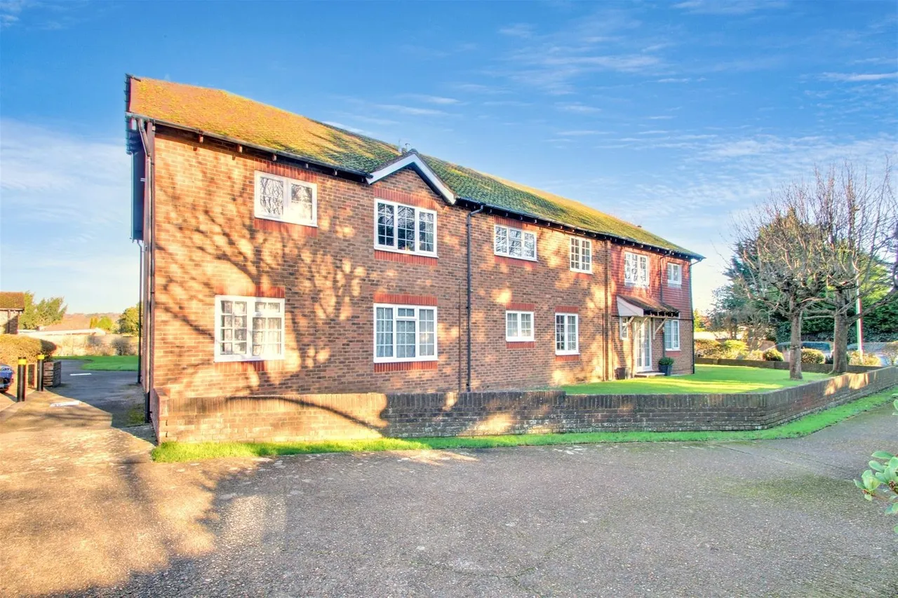 2 bed flat for sale — Durrington Lane, Worthing