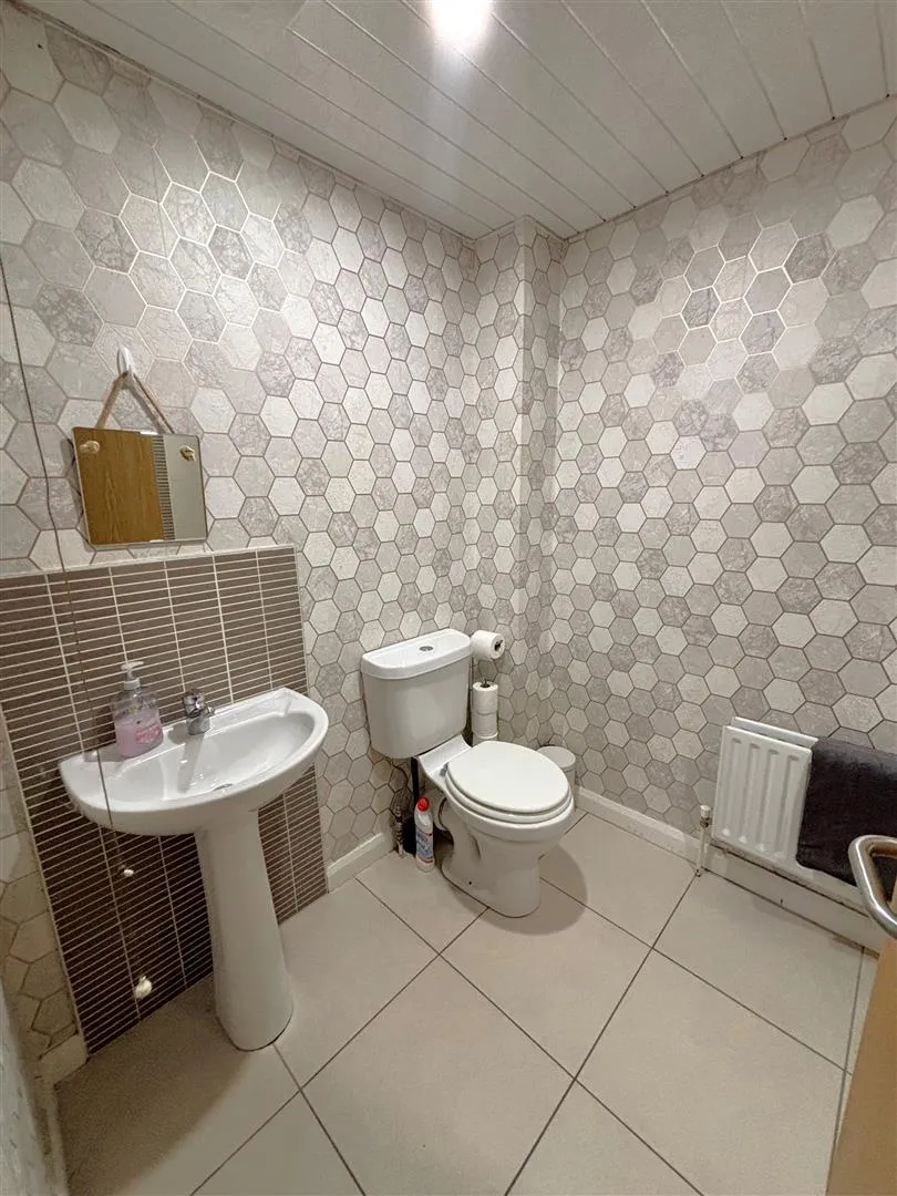 Shankill Road, Belfast, BT13, photo 16