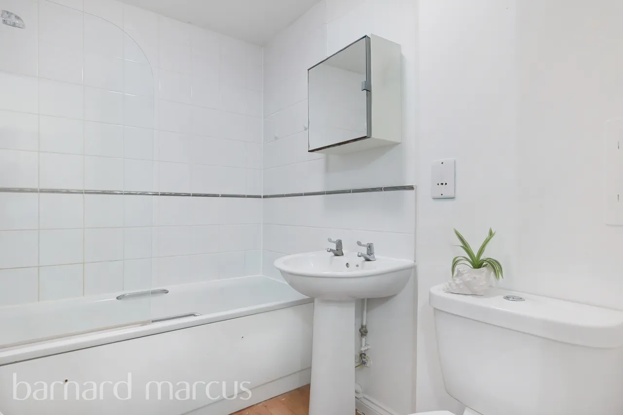 Tilley Road, FELTHAM, photo 6