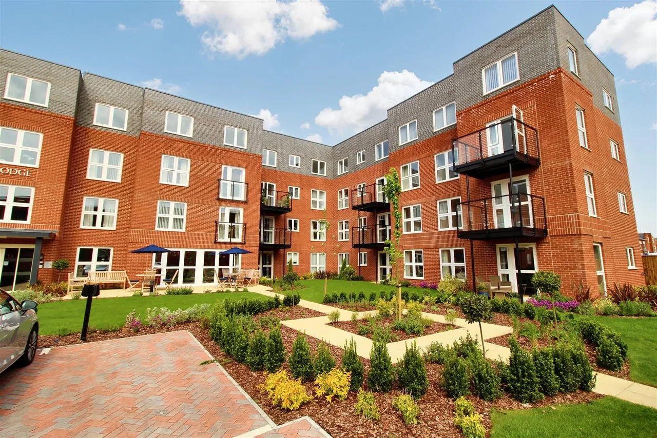 2 bed flat for sale, Wilmot Lane, Beeston, NG9