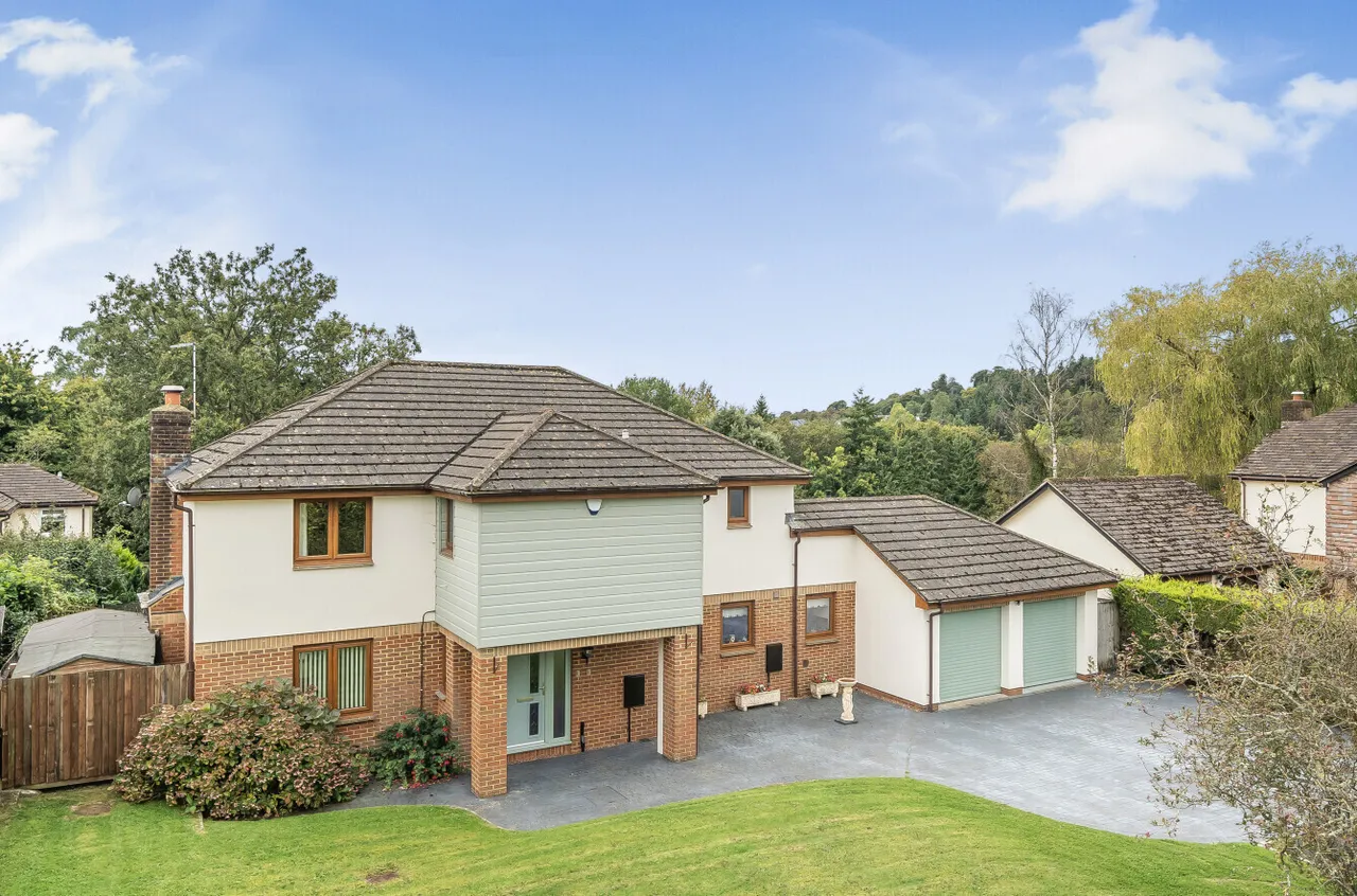 4 bed property for sale — The Rocklands, Chudleigh, Newton Abbot, Devon, TQ13