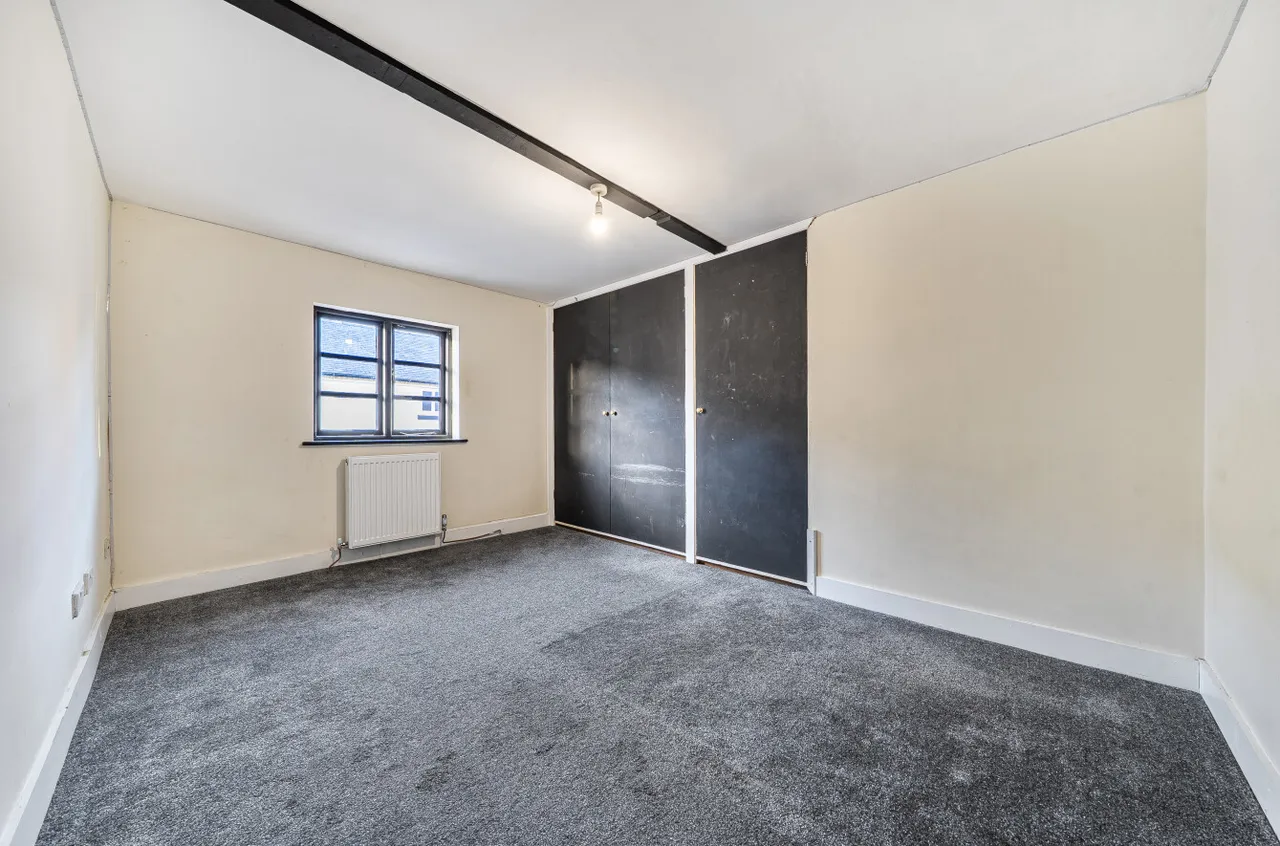 Commercial Street, Newtown, photo 10