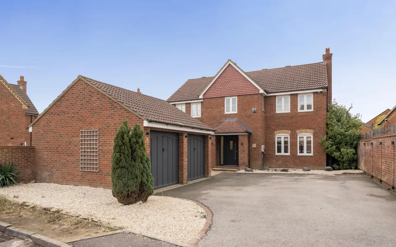 5 bed property for sale — Spriggs Close, Clapham, Bedford