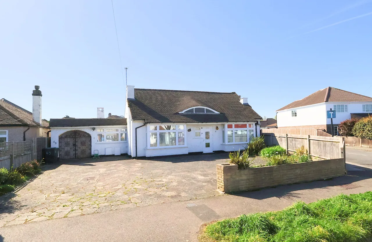 4 bed house for sale — Woodmere Avenue, Croydon, CR0 7PJ