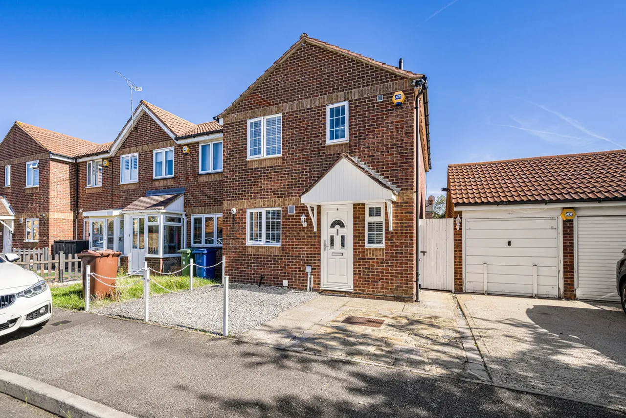 3 bed house for sale, Danbury Crescent, South Ockendon, RM15