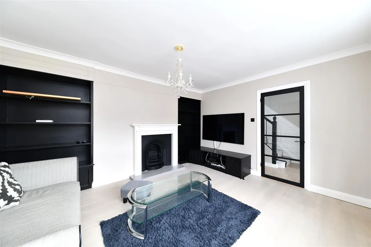 Manor Close, Hertford, Herts, SG14 3JZ, photo 3