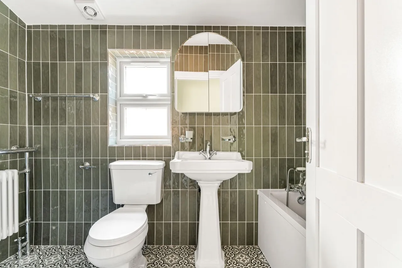 Cary Road, London, E11, photo 14