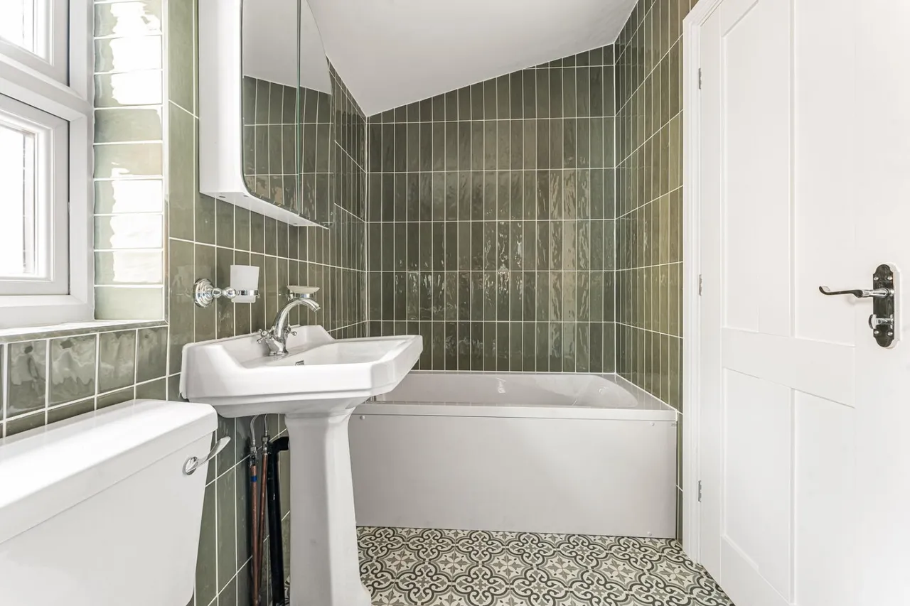 Cary Road, London, E11, photo 16