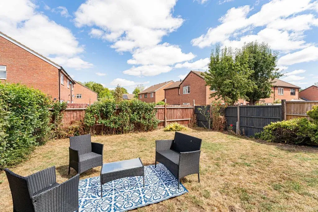 Downland, Two Mile Ash, Milton Keynes, Buckinghamshire, MK8 8HZ, photo 3