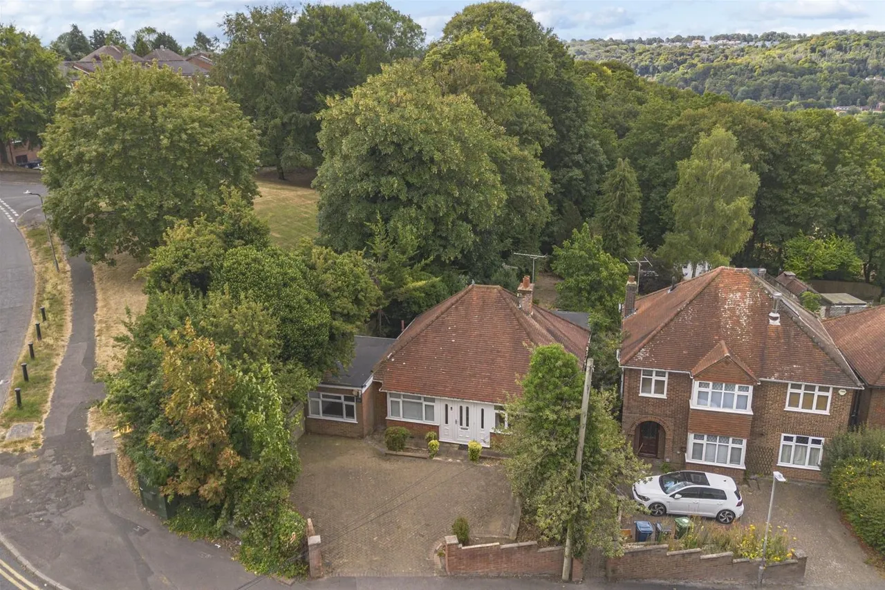 3 bed house for sale, Totteridge Road, High Wycombe, HP13