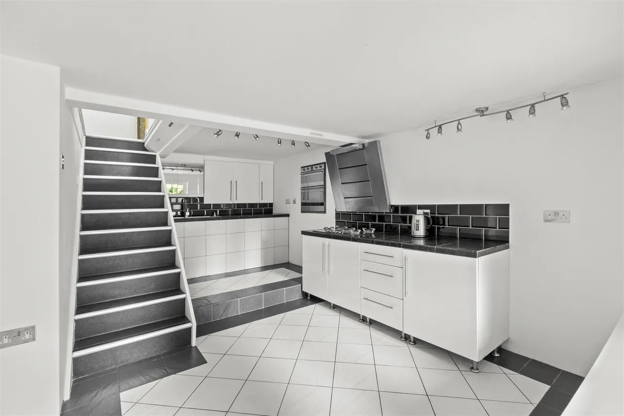 Totteridge Road, High Wycombe, HP13, photo 5