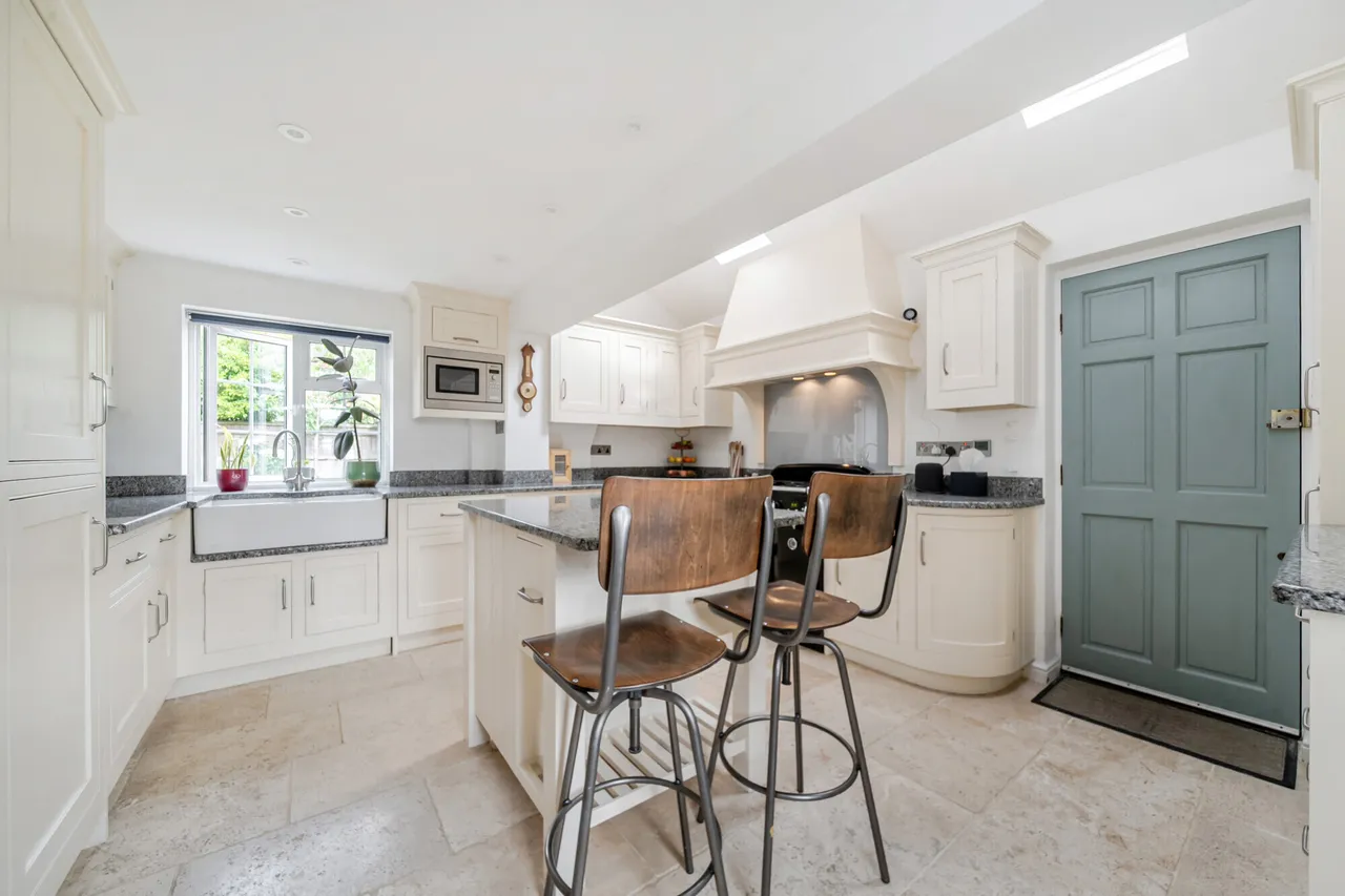 Hazlemere Road, High Wycombe, HP10, photo 2